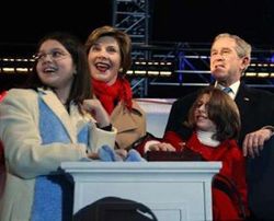U.S. President Bush lighted the National Christmas Tree(pictures)