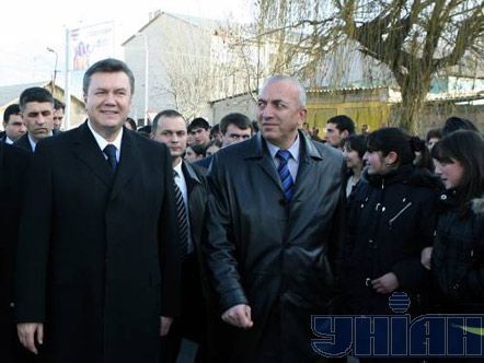 Виктор Янукович и губернатор Лорийской обл. Армении Арам Кочарян