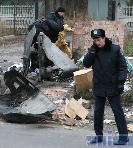 Вибух у центрі Донецька: постраждав водій 'Мерседеса' (додані фото)