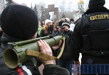 У Донецьку охочим давали гранатомет (фоторепортаж)
