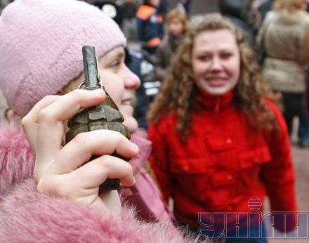 У Донецьку охочим давали гранатомет (фоторепортаж)