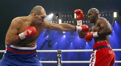 Микола Валуєв, Евандер Холіфілд