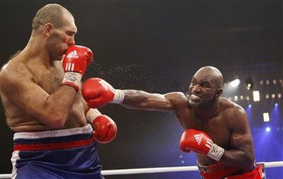 Микола Валуєв, Евандер Холіфілд