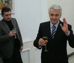 Володимир Литвин після закінчення прес-конференції, присвяченої підсумкам роботи парламенту у 2008 р. Київ, 27 грудня
