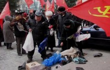 Представительство Ющенко в Крыму забросали калошами (фото)