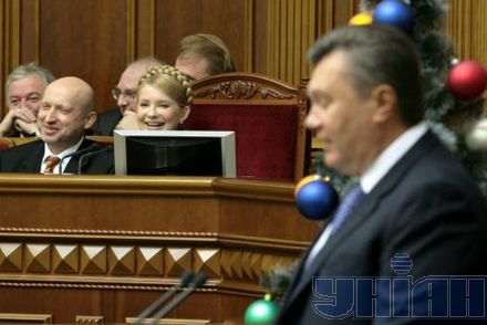 «Газове» засідання ВР: Янукович лякав судом праведним, Тимошенко душилася сміхом
