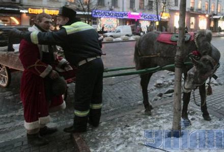 На Крещатике телега столкнулась с 'Маздой' (фоторепортаж)