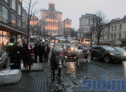 На Крещатике телега столкнулась с 'Маздой' (фоторепортаж)