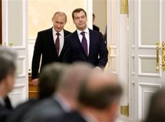 Путин, Медведев. Фото REUTERS