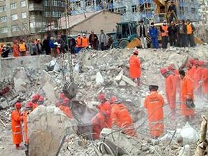 В Анкарі обвалився 4-поверховий будинок: є жертви (фото)