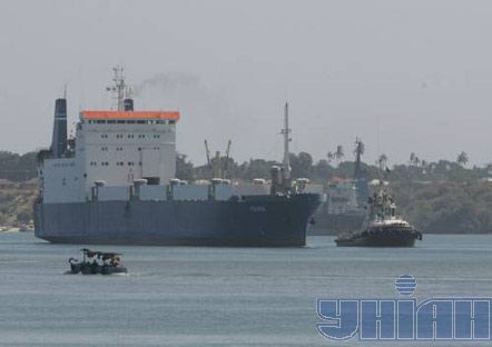 ”Фаина” входит в порт Момбаса 