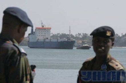 ”Фаина” входит в порт Момбаса