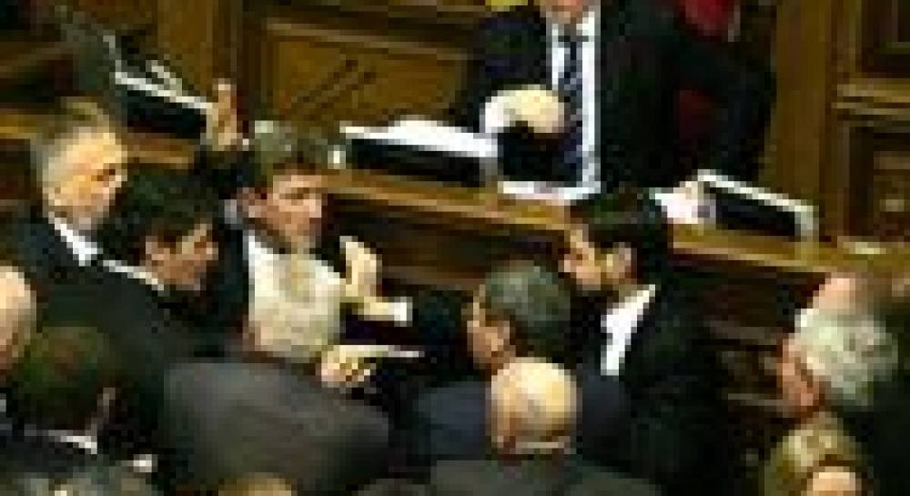 Отчет правительства: полдня позора для оппозиции и новый иммунитет Кабмина