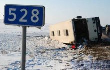 Внаслідок аварії автобуса поблизу Чугуєва загинув юнак (фото)