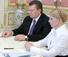 Виктор Янукович и Юлия Тимошенко на совещании по координации действий всех органов государственной власти и политических сил в кризисных условиях развития экономики. Киев, 16 марта
