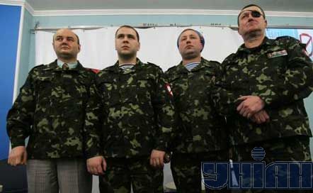 Члены ОО “Щит” Руслан Бутко, Олег Корж, Александр Емчук и Николай Боднюк