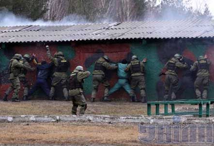 Луценко: МВД готово к любому развитию событий (добавлены фото)