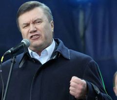 Виктор Янукович выступает во время акции «Скажи кризису - стоп!» на Майдане Независимости. Киев, 27 марта
