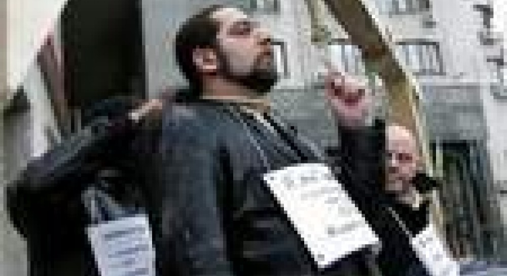 БІЛЯ УНІАН ВІШАЛИСЯ ЖУРНАЛІСТИ (ФОТОРЕПОРТАЖ)