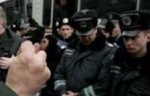 Мітинг проти Черновецького: кияни билися з міліцією і крутили дулі (фоторепортаж)