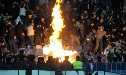 На матче Металлист - Днепр фаны устроили пожар (фото)