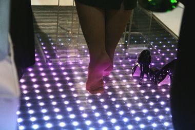 Тимошенко роззулася в прямому ефірі (фото)