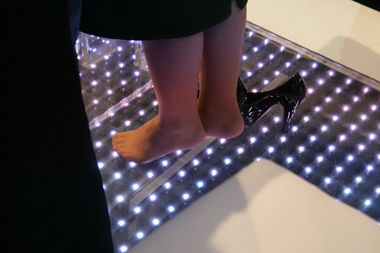 Тимошенко роззулася в прямому ефірі (фото)