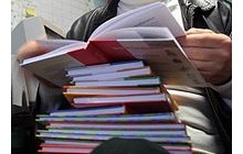 ЗМІ: У Табачника знову замовили підручники по 366 гривень