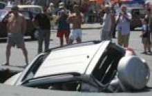 З кого питати, якщо авто провалилось під асфальт