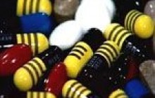 ЛІКИ ДЛЯ УКРАЇНЦІВ: ПОСТАЧАЛЬНИКИ ГРАЮТЬСЯ ЦІНАМИ, ДЕРЖАВА – ПОГРОЗАМИ