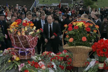 Яценюк святкує День Перемоги у Донецькій області (фото)