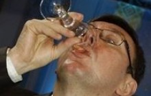 Як Луценко відчув корпоративний кайф, або Пити треба менше