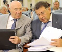 Председатель НБУ Стельмах и его заместитель  Шаповалов на совещании по вопросам финансового состояния Нафтогаза. Киев, 11 июня