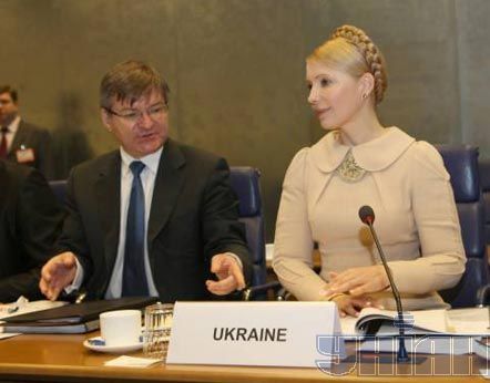 Юлія Тимошенко і Григорій Немиря перед початком засідання