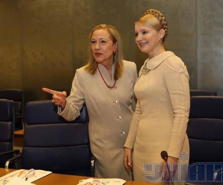 Комісар ЄС з зовнішніх відносин Беніта Ферреро-Вальднер і прем’єр-міністр України Юлія Тимошенко