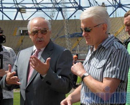 Перший віце-президент Федерації футболу України Сергій Стороженко та Голова Верховної Ради Володимир Литвин