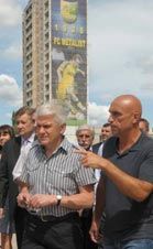 Литвин на стадіоні і танковому заводі (фоторепортаж)