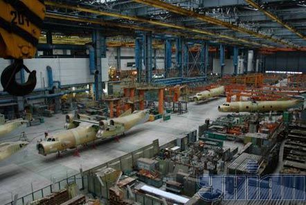 Самолеты Ан-32 в цеху завода «Авиант»