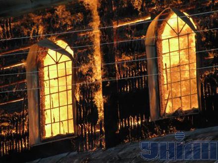 В Косове сгорела церковь - памятник архитектуры (фото пожара)