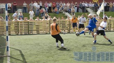 Володимир Литвин під час футбольного матчу із збірною Здолбунівського району. 27 червня