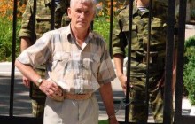 Обманутый инвестор приковал себя к штабу Черноморского флота (фото)