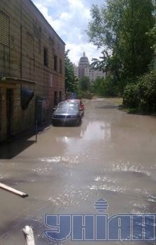 Киев первый день с горячей водой: на Оболони уже - фонтан (фото)