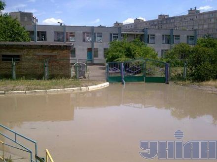 Киев первый день с горячей водой: на Оболони уже - фонтан (фото)