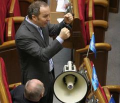 Нестор Шуфрич у залі ВР. За повідомленнями ЗМІ, учора Шуфрич побив свого однопартійця Льовочкіна.