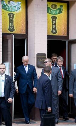 Ющенко і Байден зайшли в київську кав'ярню (фото)