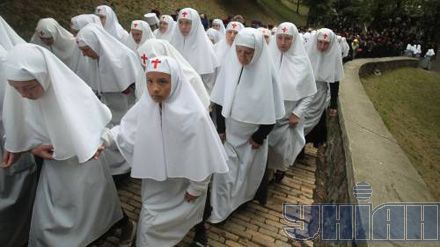 Патріарха Кирила у Києві захищав живий щит з жінок та дітей (фоторепортаж)