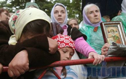 Патріарха Кирила у Києві захищав живий щит з жінок та дітей (фоторепортаж)