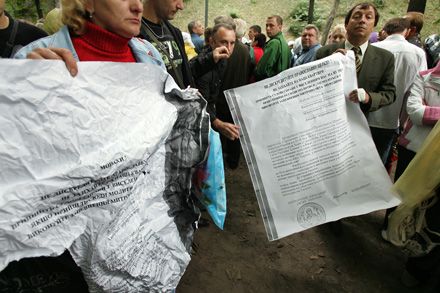 Міліція затримала трьох людей, які хотіли вручити клопотання Кирилу