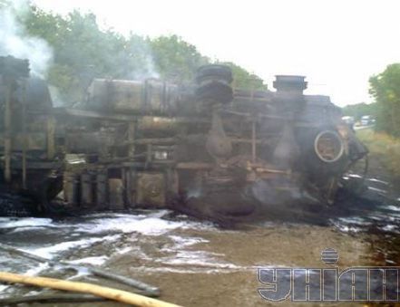 Блискавка влучила у бензовоз: водій загинув (додані фото)