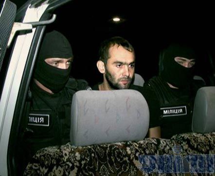 Милиция депортирует уголовных авторитетов в Россию (фоторепортаж)